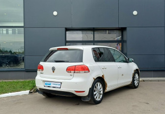 Подержанный автомобиль Volkswagen Golf Hatchback 2011 года (5 фото)