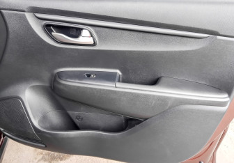 Подержанный автомобиль Kia Rio Hatchback 2021 года (23 фото)