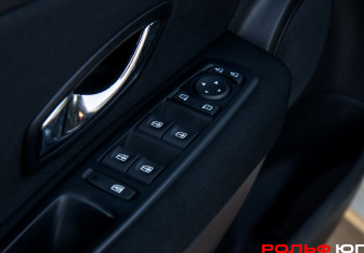 Подержанный автомобиль Renault Fluence 2013 года (13 фото)