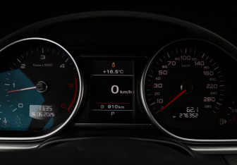 Подержанный автомобиль Audi Q7 2012 года (25 фото)