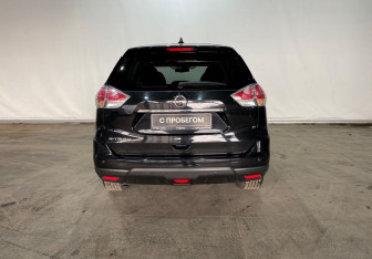 Подержанный автомобиль Nissan X-Trail 2017 года (5 фото)