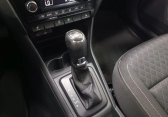 Подержанный автомобиль Skoda Rapid Liftback 2016 года (13 фото)