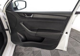 Подержанный автомобиль Skoda Rapid Liftback 2022 года (24 фото)