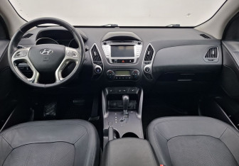 Подержанный автомобиль Hyundai ix35 2012 года (13 фото)