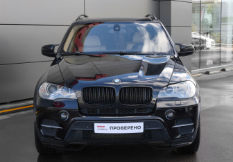Подержанный автомобиль BMW X5 2011 года (2 фото)