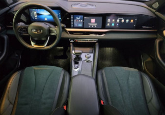 Подержанный автомобиль Geely Monjaro 2023 года (9 фото)