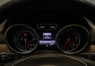 Подержанный автомобиль Mercedes-Benz GLE 2015 года (17 фото)