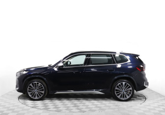 Подержанный автомобиль BMW X1 2023 года (8 фото)