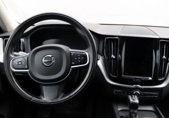 Подержанный автомобиль Volvo XC60 2020 года (14 фото)