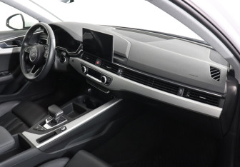 Подержанный автомобиль Audi A4 Sedan 2021 года (10 фото)