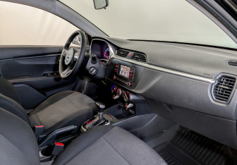 Подержанный автомобиль Kia Rio Hatchback 2021 года (11 фото)