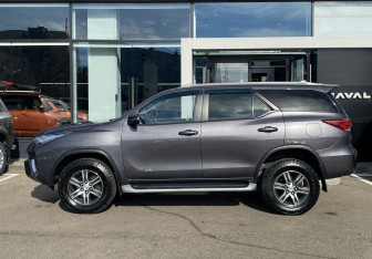 Подержанный автомобиль Toyota Fortuner 2018 года (8 фото)