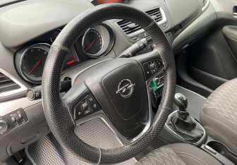 Подержанный автомобиль Opel Mokka 2014 года (13 фото)