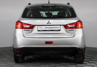 Подержанный автомобиль Mitsubishi ASX 2012 года (6 фото)