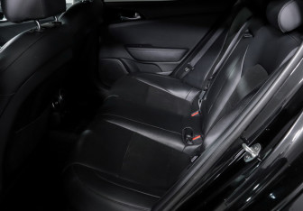 Подержанный автомобиль Kia Stinger 2018 года (10 фото)