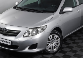 Подержанный автомобиль Toyota Corolla Sedan 2007 года (21 фото)