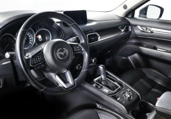 Подержанный автомобиль Mazda CX-5 2018 года (10 фото)