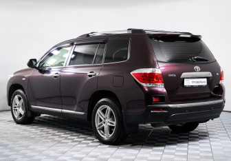 Подержанный автомобиль Toyota Highlander 2012 года (7 фото)