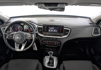 Подержанный автомобиль Kia Ceed Wagon 2020 года (14 фото)