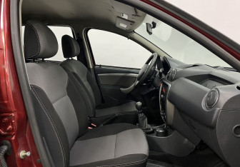 Подержанный автомобиль Renault Duster 2013 года (17 фото)