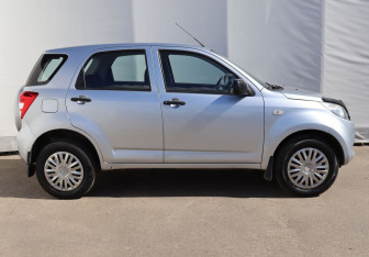 Подержанный автомобиль Daihatsu Terios 2008 года (7 фото)