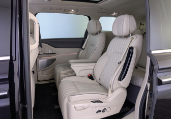 Подержанный автомобиль Voyah Dream 2023 года (11 фото)