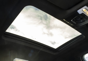 Подержанный автомобиль BMW X6 2015 года (23 фото)