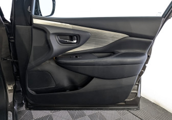 Подержанный автомобиль Nissan Murano Suv 2020 года (25 фото)