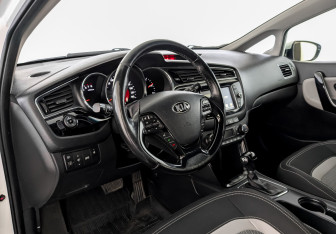 Подержанный автомобиль Kia Ceed Wagon 2017 года (15 фото)