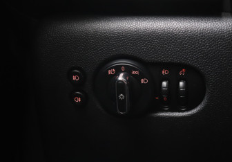 Подержанный автомобиль MINI Hatch 2020 года (17 фото)
