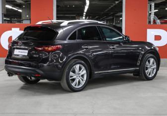 Подержанный автомобиль Infiniti FX 2012 года (5 фото)