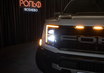 Подержанный автомобиль Ford F-150 2022 года (32 фото)