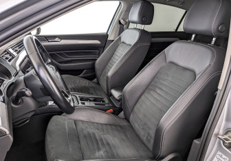 Подержанный автомобиль Volkswagen Passat Sedan 2021 года (20 фото)