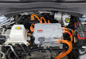 Подержанный автомобиль Москвич 3е 2023 года (9 фото)