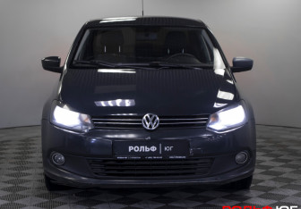 Подержанный автомобиль Volkswagen Polo Sedan 2011 года (19 фото)