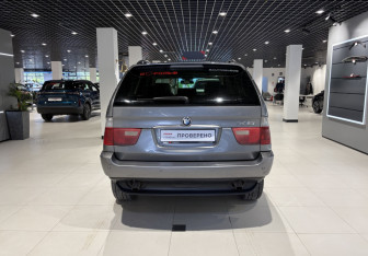 Подержанный автомобиль BMW X5 2004 года (3 фото)