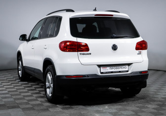 Подержанный автомобиль Volkswagen Tiguan 2012 года (7 фото)