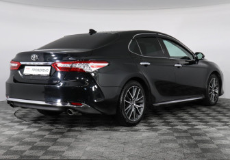 Подержанный автомобиль Toyota Camry Sedan 2023 года (5 фото)