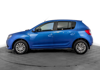 Подержанный автомобиль Renault Sandero 2014 года (8 фото)