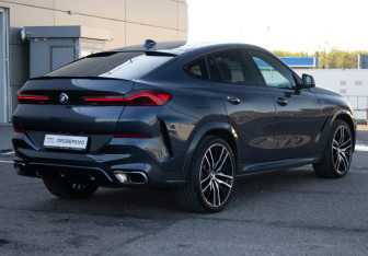 Подержанный автомобиль BMW X6 2021 года (5 фото)