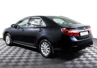 Подержанный автомобиль Toyota Camry Sedan 2012 года (7 фото)