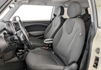 Подержанный автомобиль MINI Hatch 2008 года (20 фото)