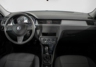 Подержанный автомобиль Skoda Rapid Liftback 2015 года (11 фото)