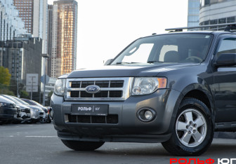 Подержанный автомобиль Ford Escape 2010 года (13 фото)