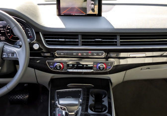Подержанный автомобиль Audi Q7 2019 года (15 фото)