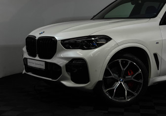Подержанный автомобиль BMW X5 2021 года (24 фото)
