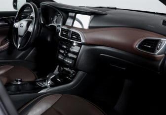 Подержанный автомобиль Infiniti Q30 2017 года (9 фото)