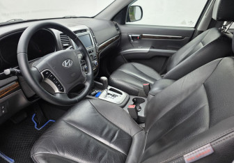 Подержанный автомобиль Hyundai Santa Fe 2010 года (9 фото)