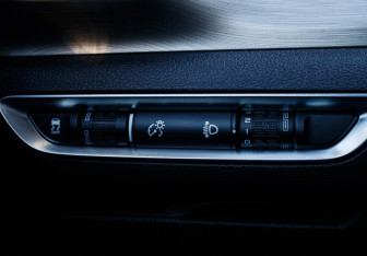 Подержанный автомобиль Geely Coolray 2023 года (16 фото)