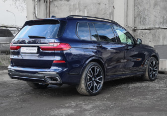 Подержанный автомобиль BMW X7 2021 года (4 фото)